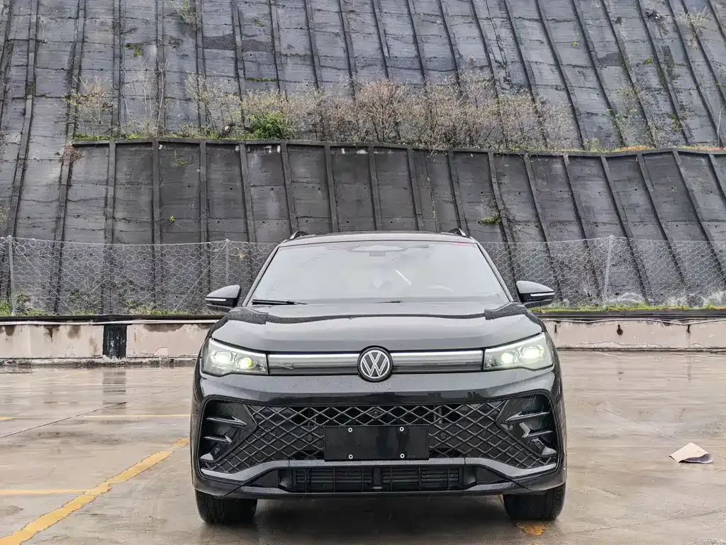 Volkswagen Tiguan L — фото 3