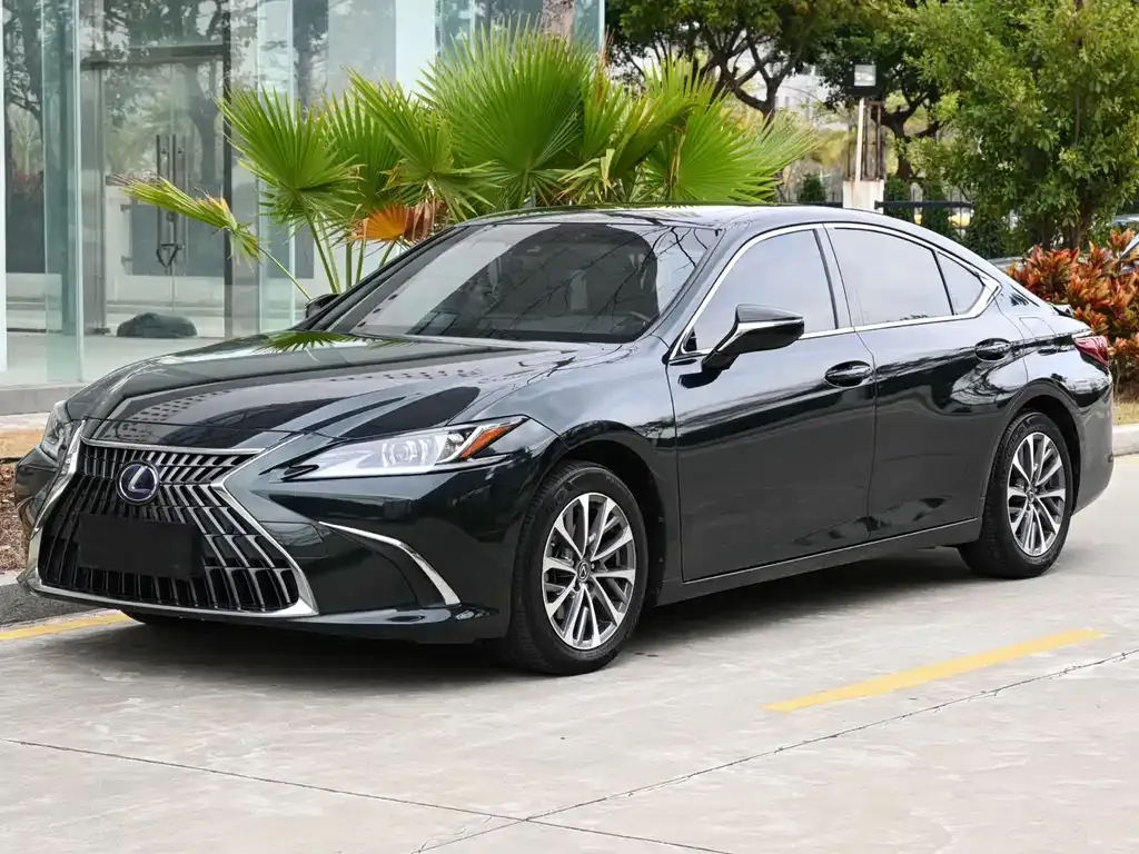 Lexus ES — фото 1