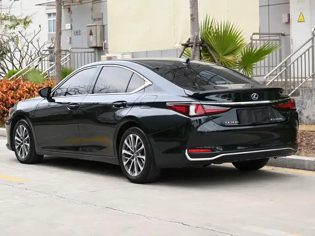 Lexus ES — фото 8