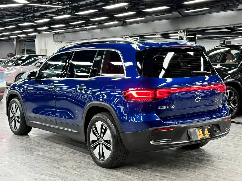 Mercedes-Benz EQB — фото 7