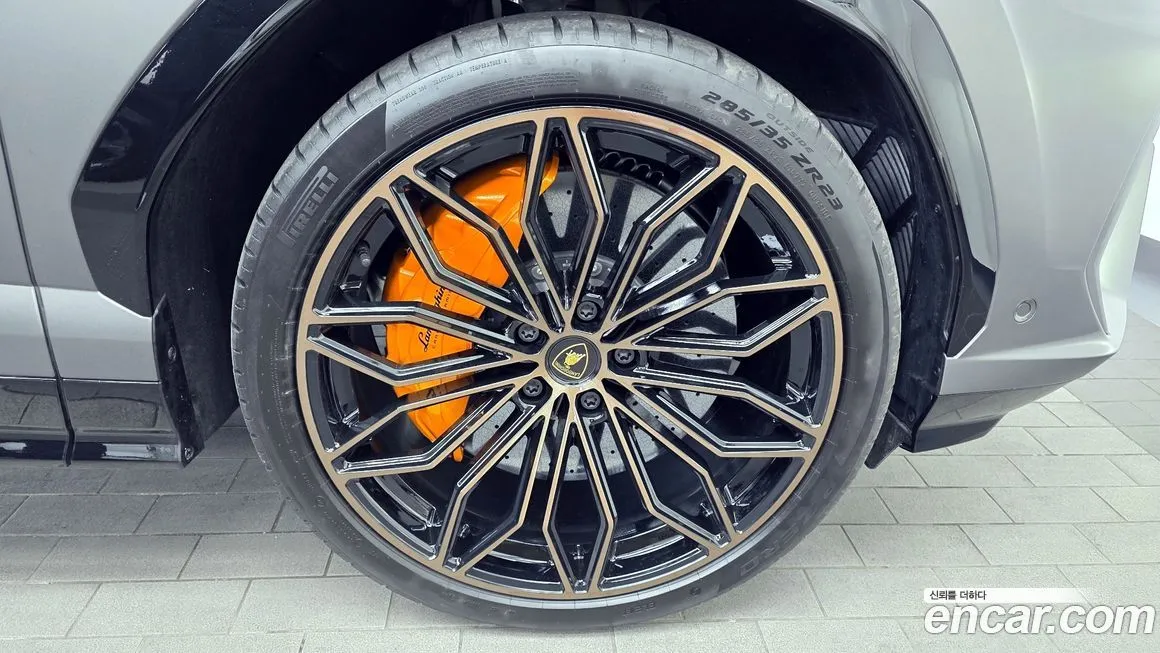 Lamborghini Urus — фото 9