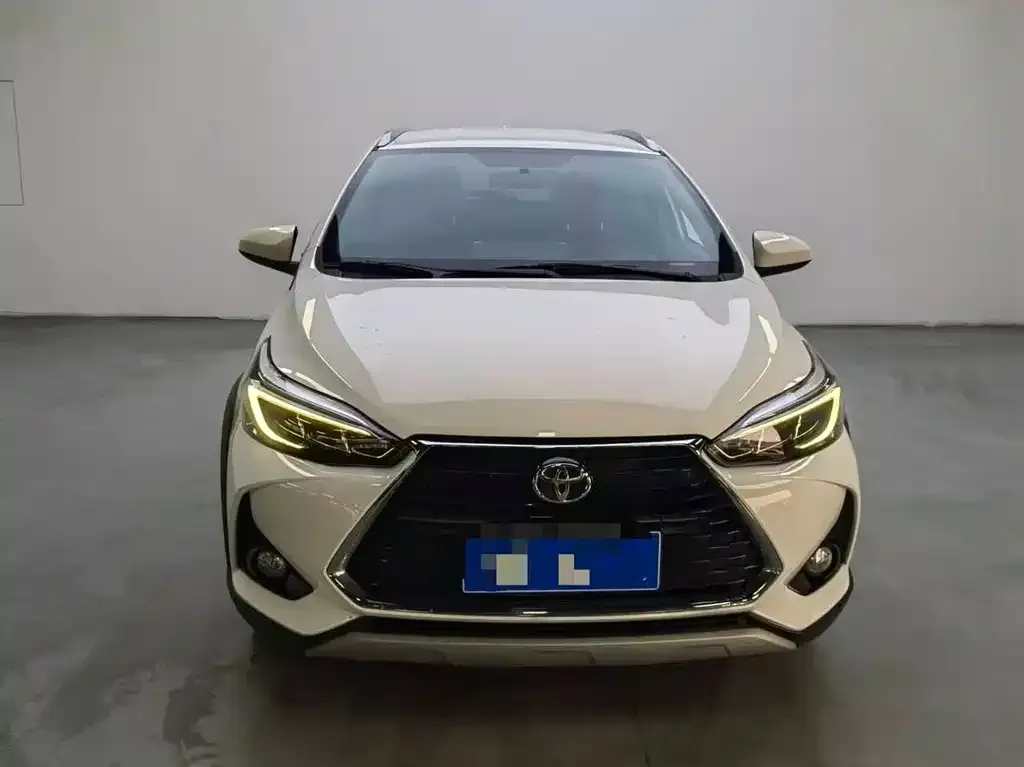 Toyota Yaris L — фото 2