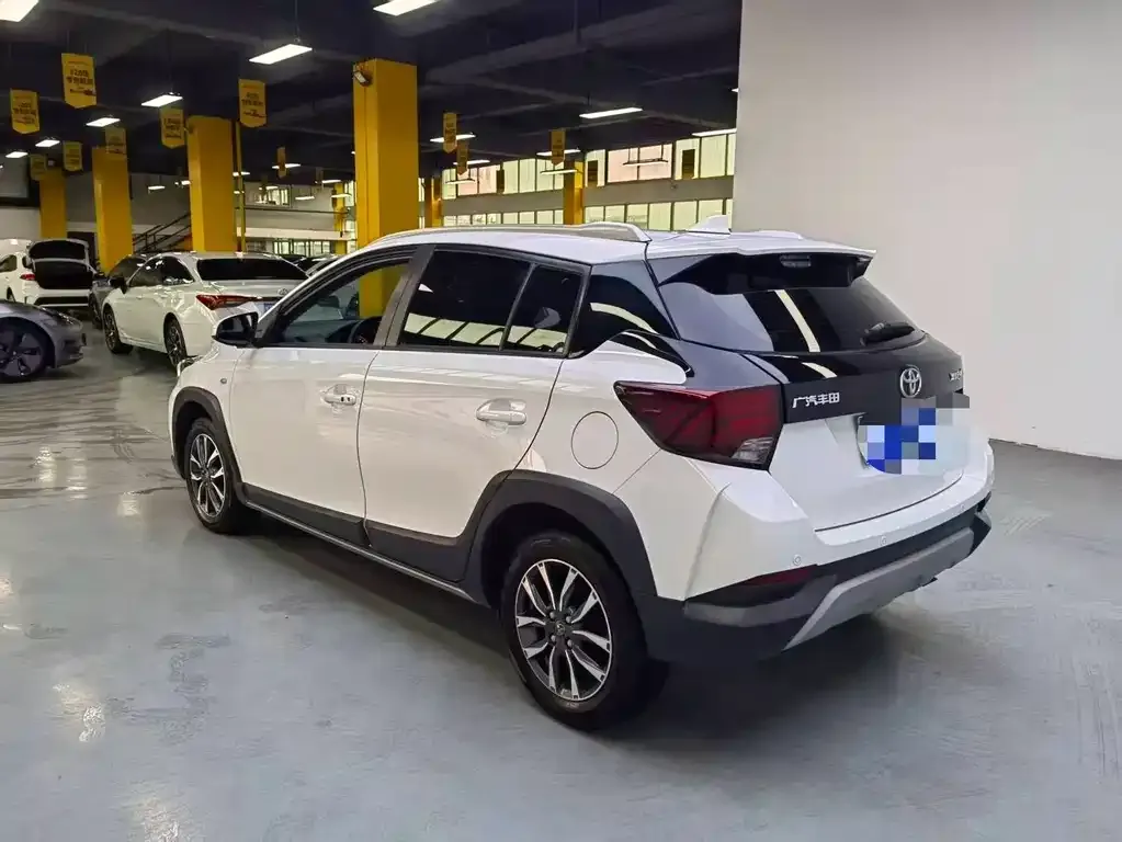Toyota Yaris L — фото 10