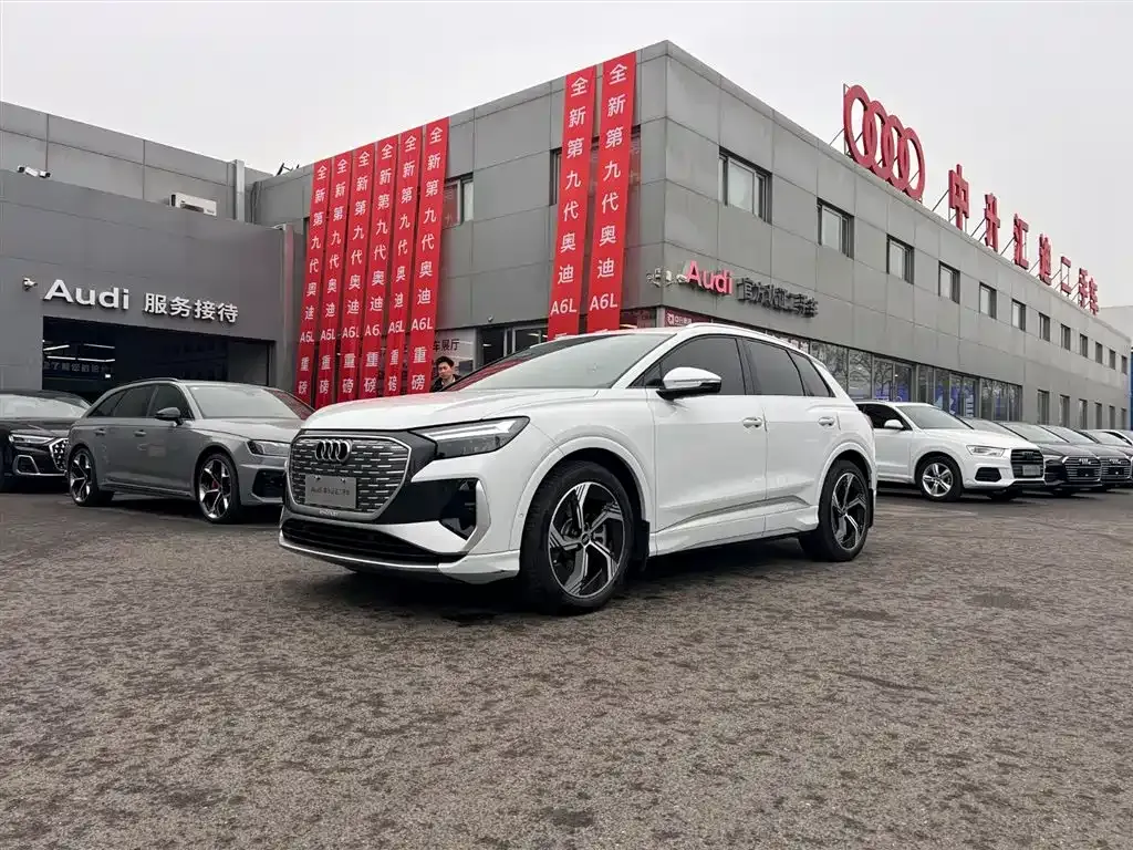Audi Q4 e-tron — фото 1