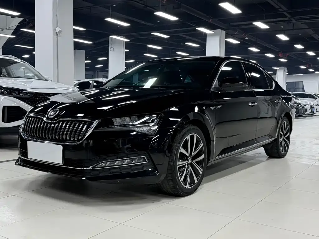 Skoda Superb — фото 1
