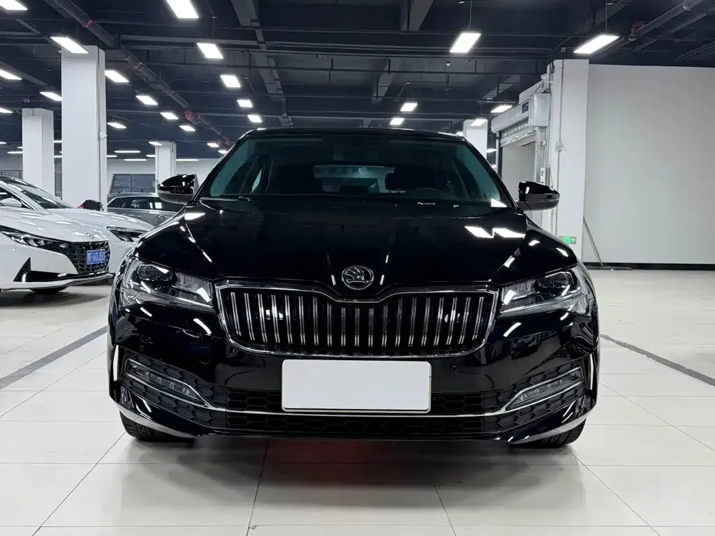 Skoda Superb — фото 8