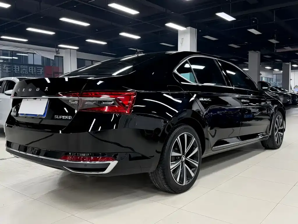 Skoda Superb — фото 9