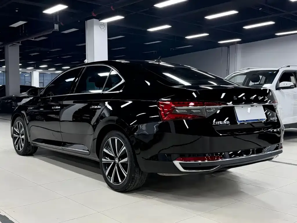 Skoda Superb — фото 5