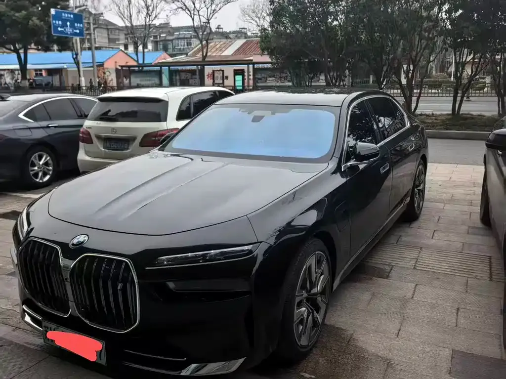 BMW i7 — фото 1