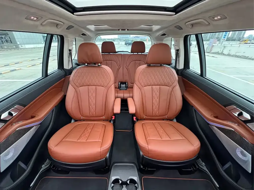BMW X7 M60i — фото 9