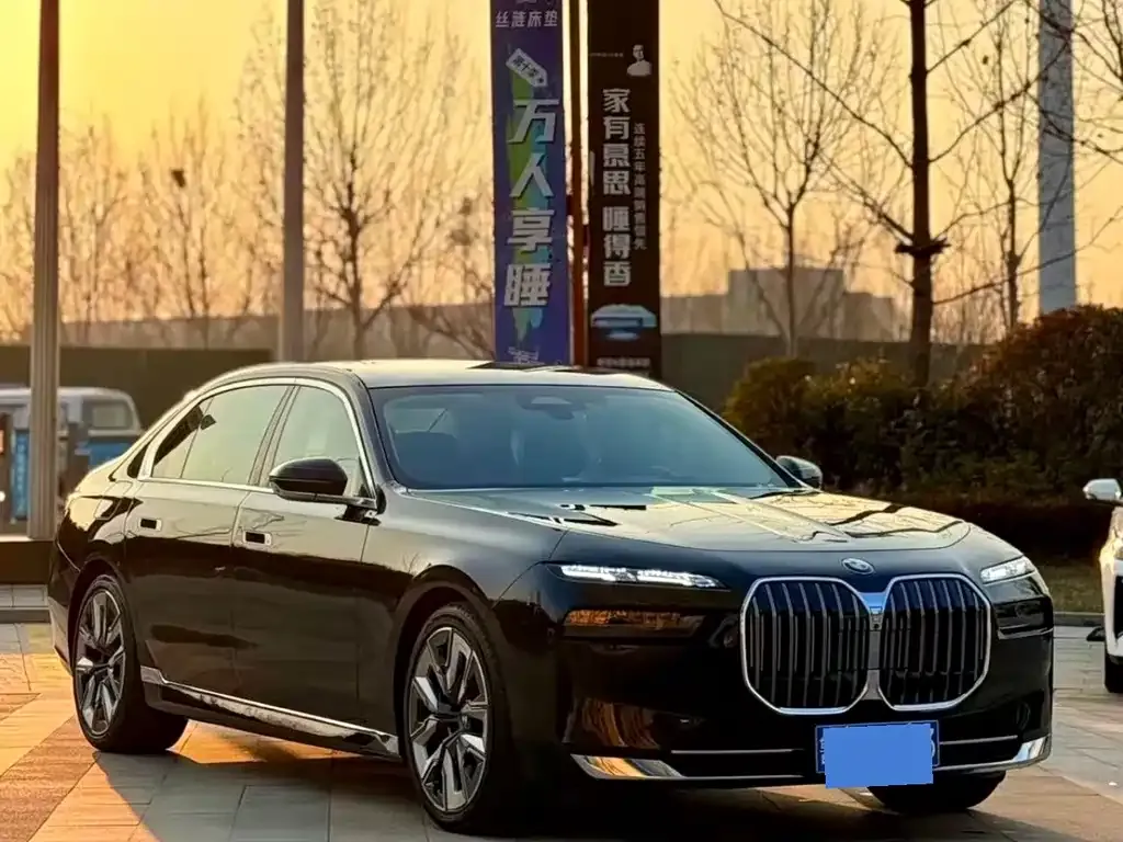 BMW 7 Series — фото 9