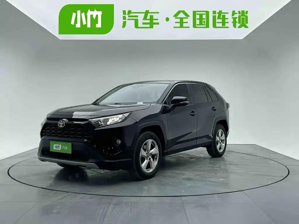 Toyota RAV4 — фото 1