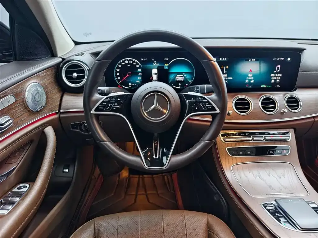 Mercedes-Benz E-Class — фото 10