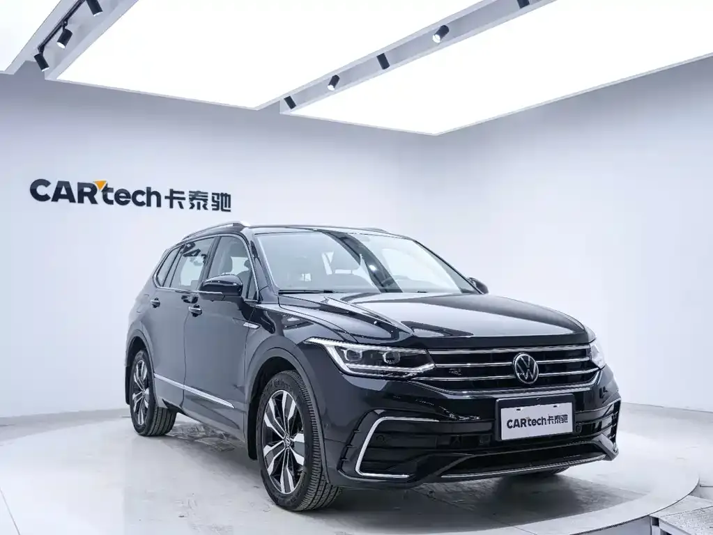 Volkswagen Tiguan L — фото 6