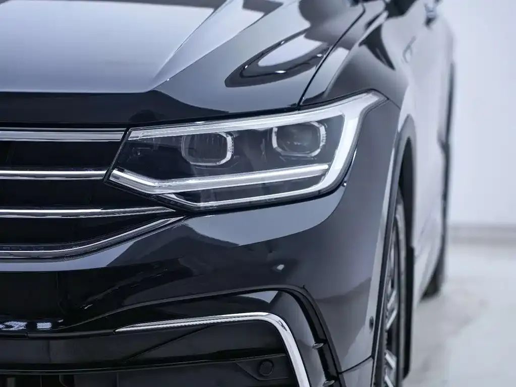 Volkswagen Tiguan L — фото 10