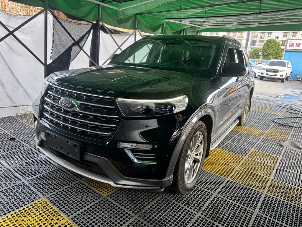 Ford Explorer — фото 1