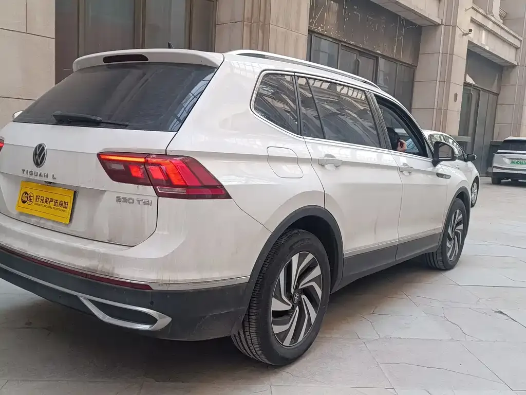 Volkswagen Tiguan L — фото 9
