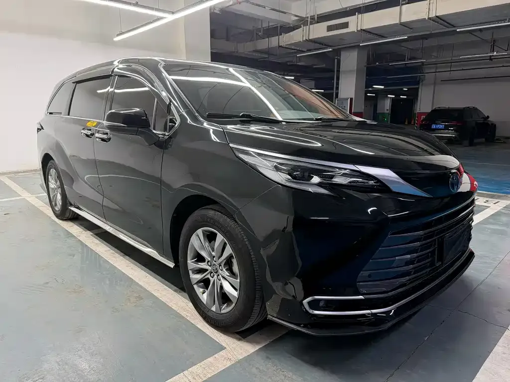 Toyota Sienna — фото 2