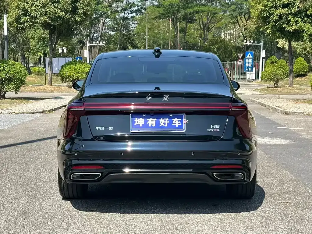 Hongqi H5 — фото 2