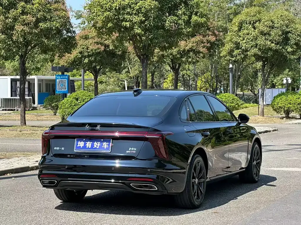 Hongqi H5 — фото 10