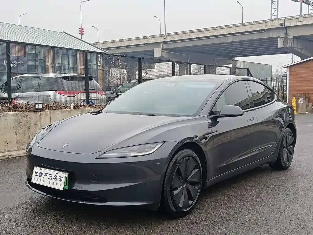 Tesla Model 3 — фото 1