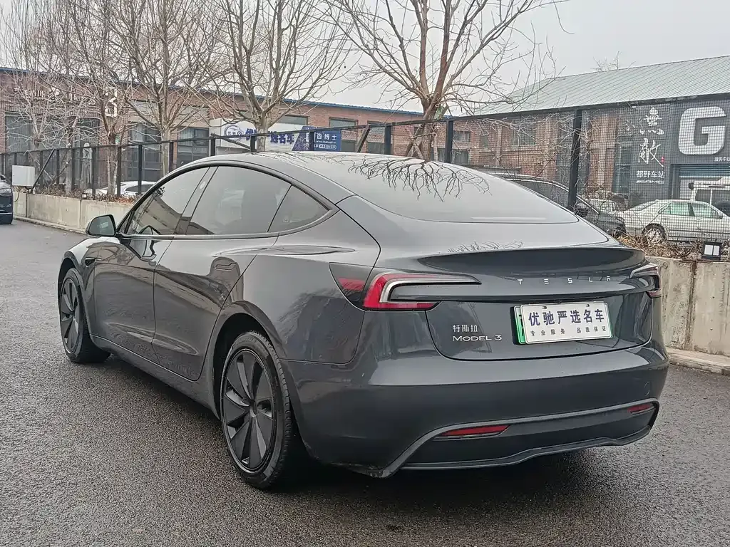 Tesla Model 3 — фото 3