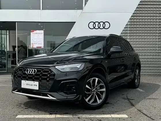 Audi Q5L — фото 1