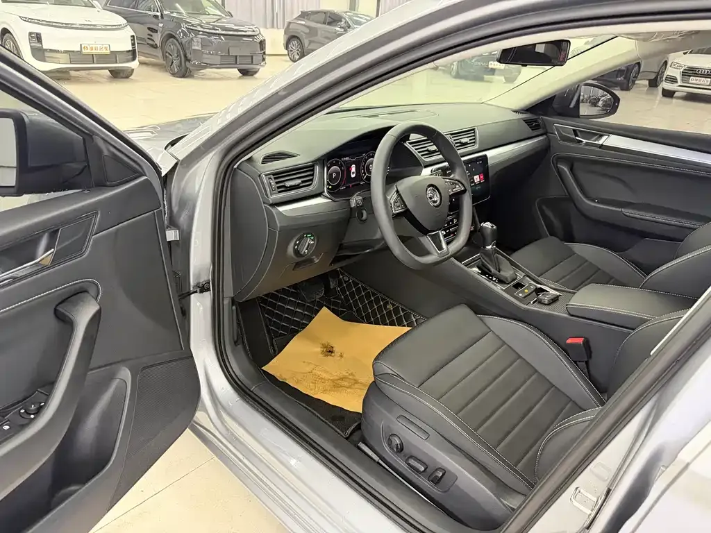 Skoda Superb — фото 4