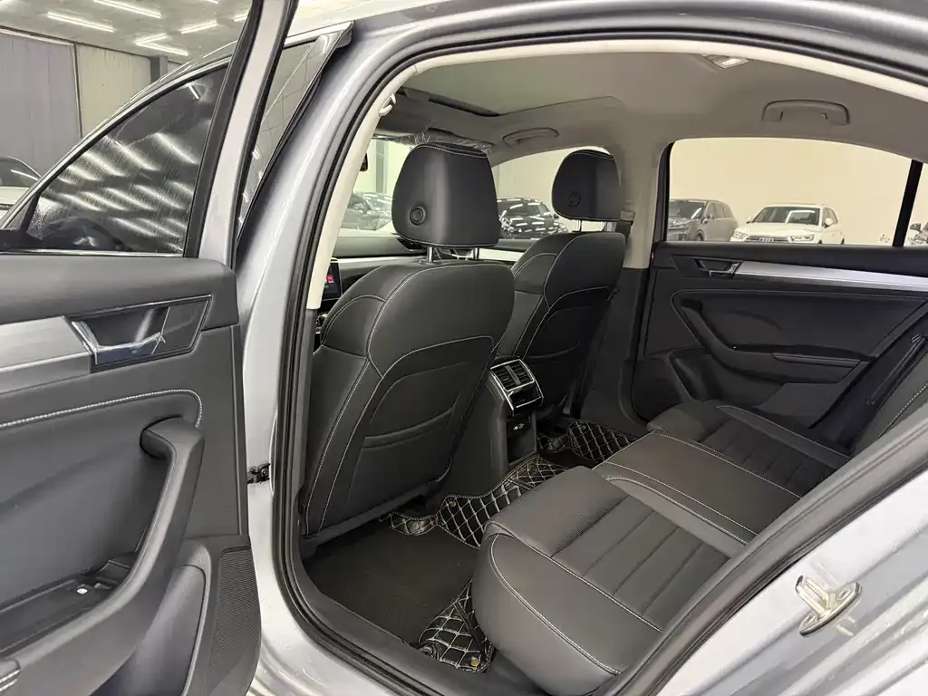 Skoda Superb — фото 2
