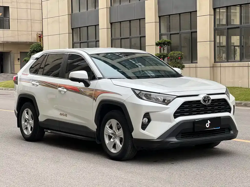 Toyota RAV4 — фото 8