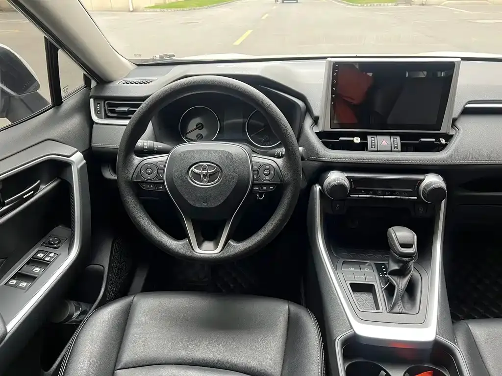 Toyota RAV4 — фото 10