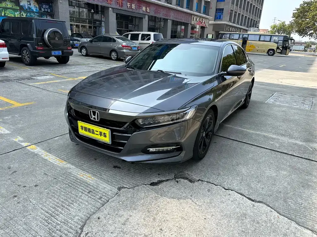 Honda Accord — фото 1
