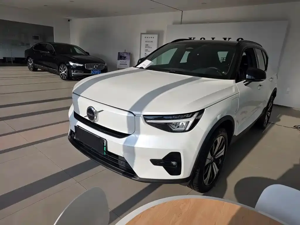 Volvo XC40 NEV — фото 1