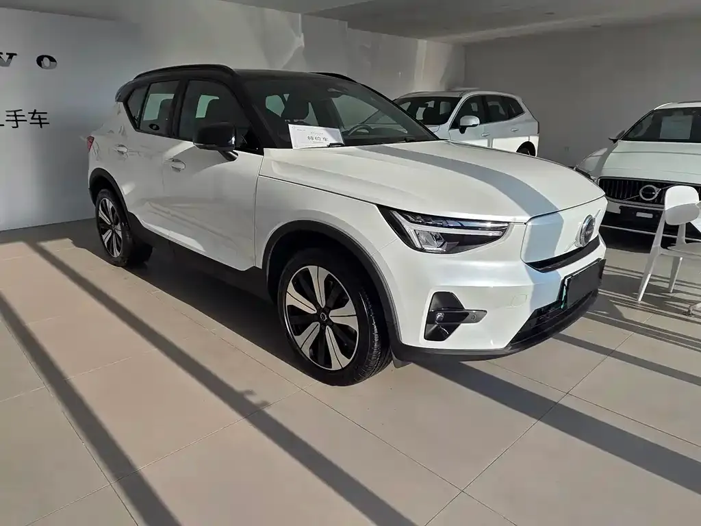 Volvo XC40 NEV — фото 4