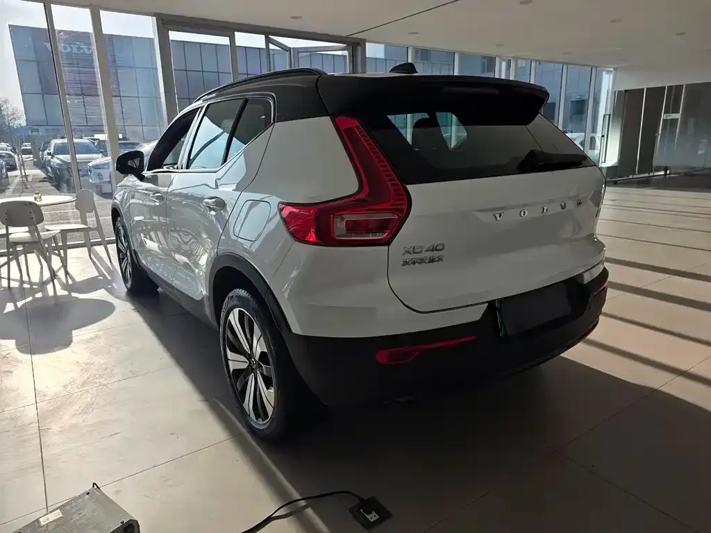 Volvo XC40 NEV — фото 3