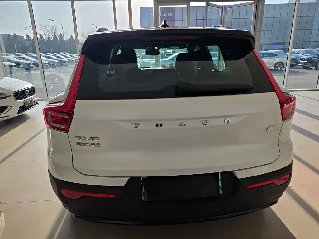 Volvo XC40 NEV — фото 2