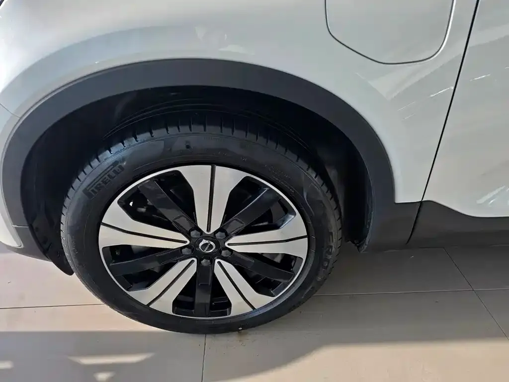 Volvo XC40 NEV — фото 6