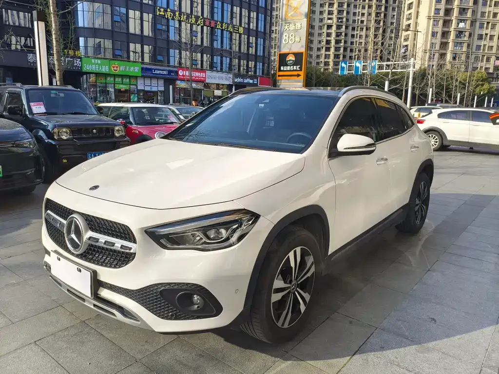 Mercedes-Benz GLA — фото 1