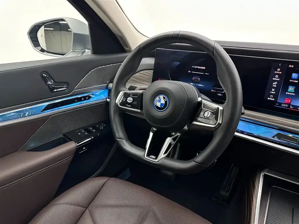 BMW i7 — фото 10