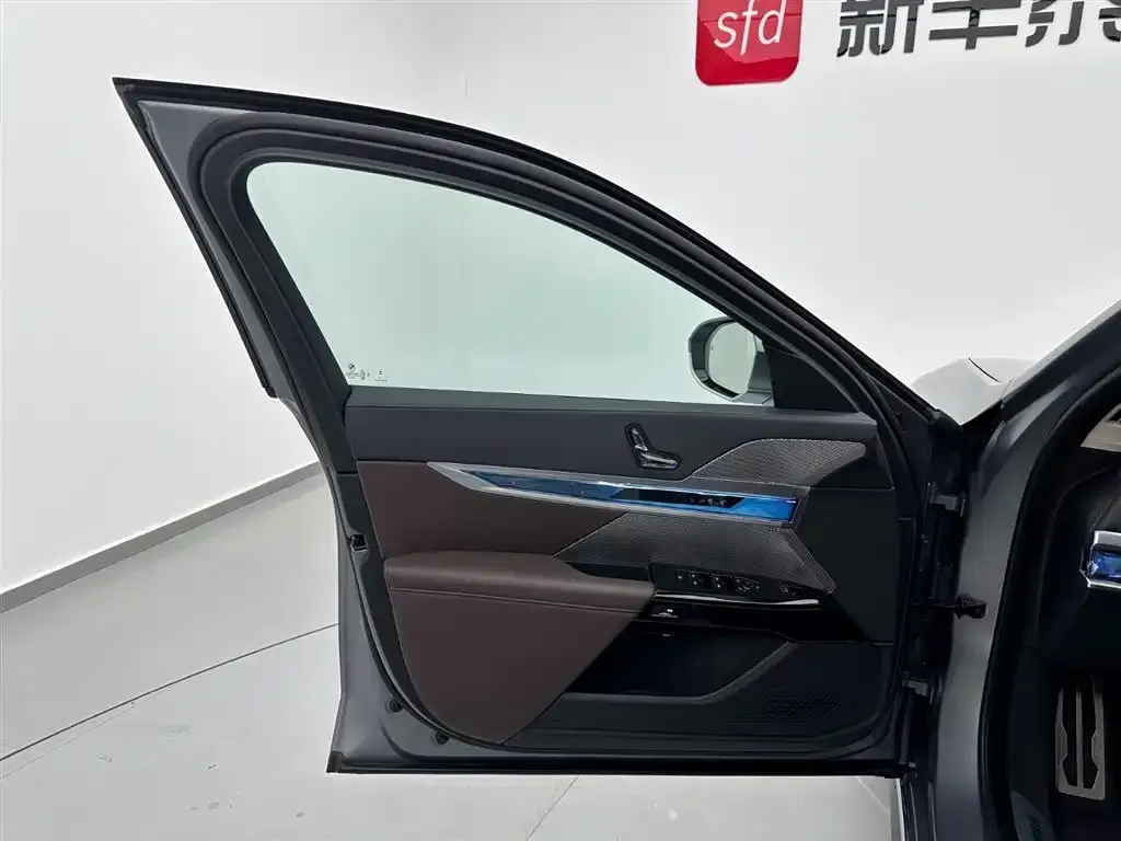 BMW i7 — фото 3