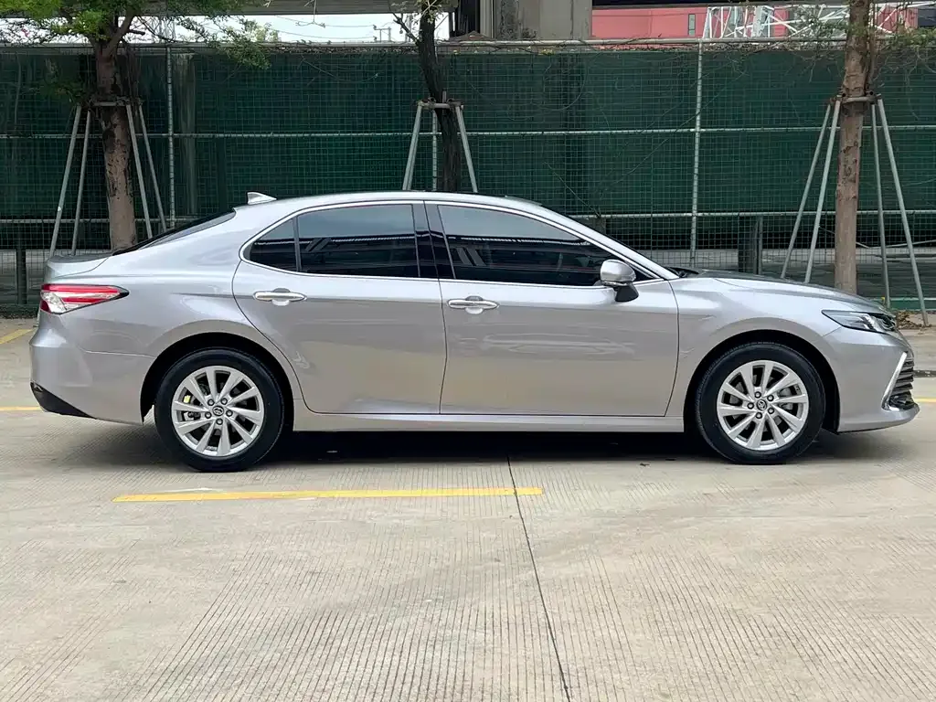 Toyota Camry — фото 8