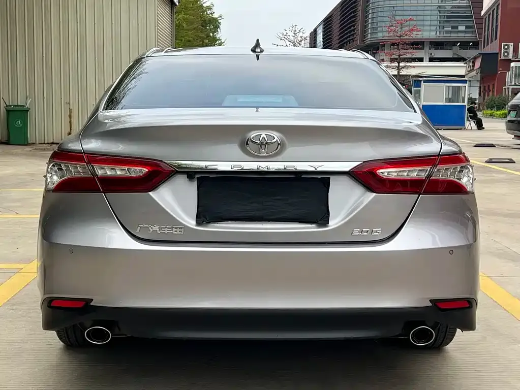 Toyota Camry — фото 3