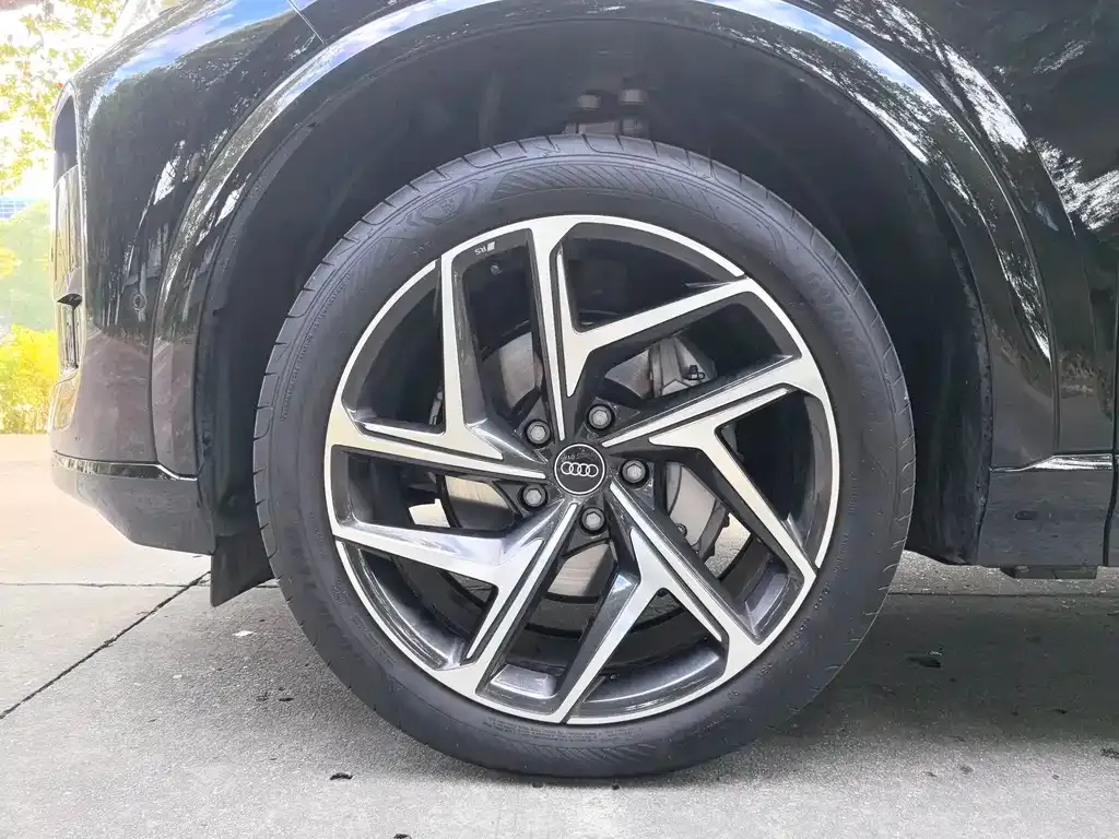 Audi Q6L e-tron — фото 2