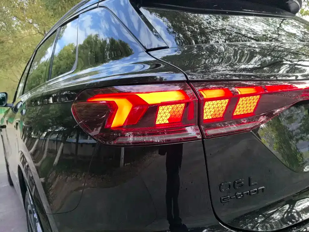 Audi Q6L e-tron — фото 9