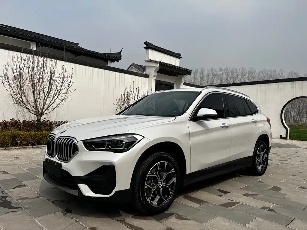 BMW X1 — фото 1