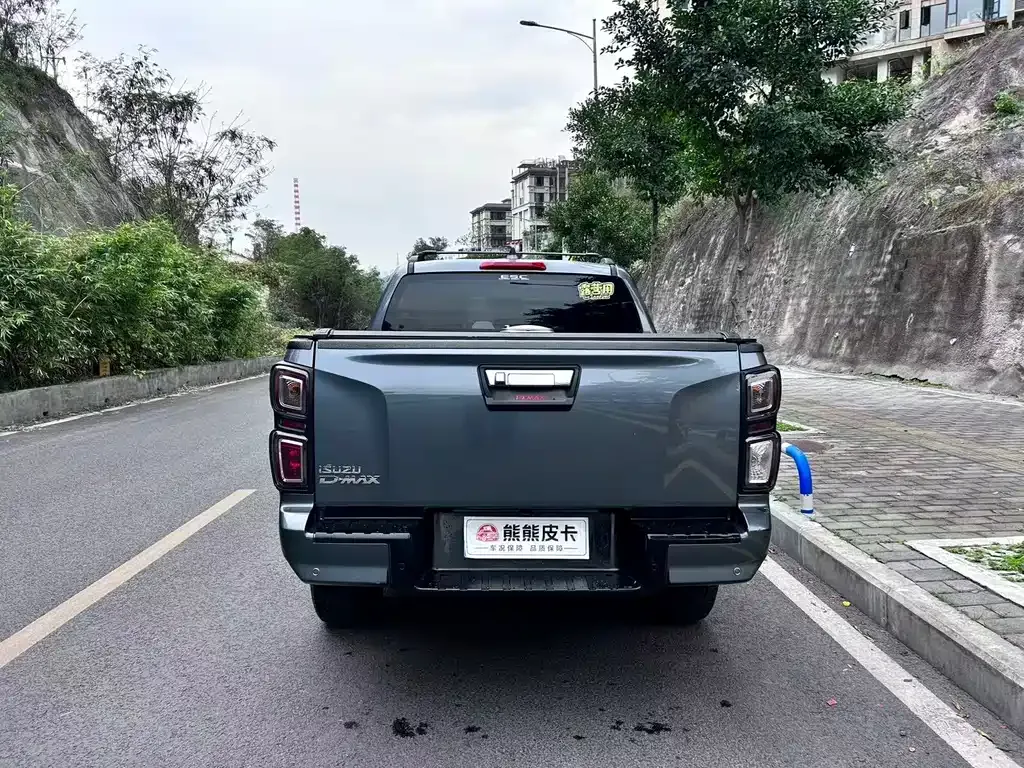 Isuzu D-MAX — фото 10