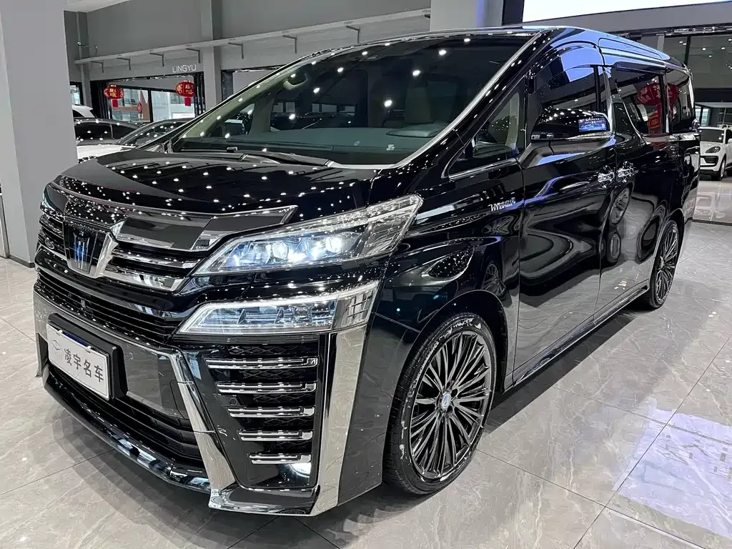 Toyota Vellfire — фото 1