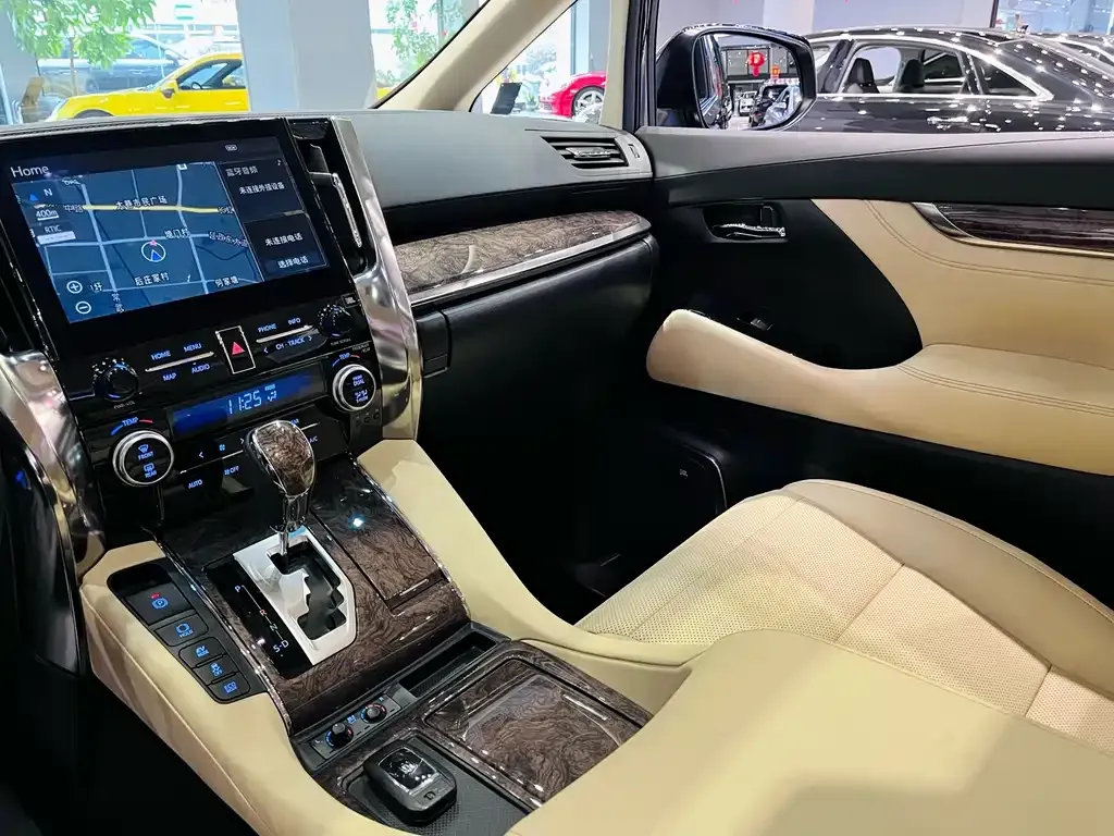 Toyota Vellfire — фото 5