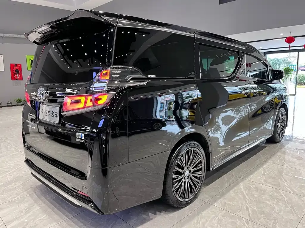 Toyota Vellfire — фото 4