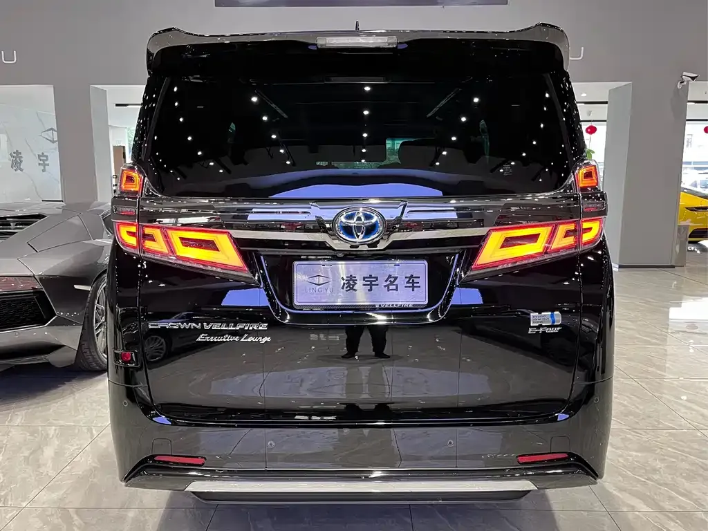 Toyota Vellfire — фото 2